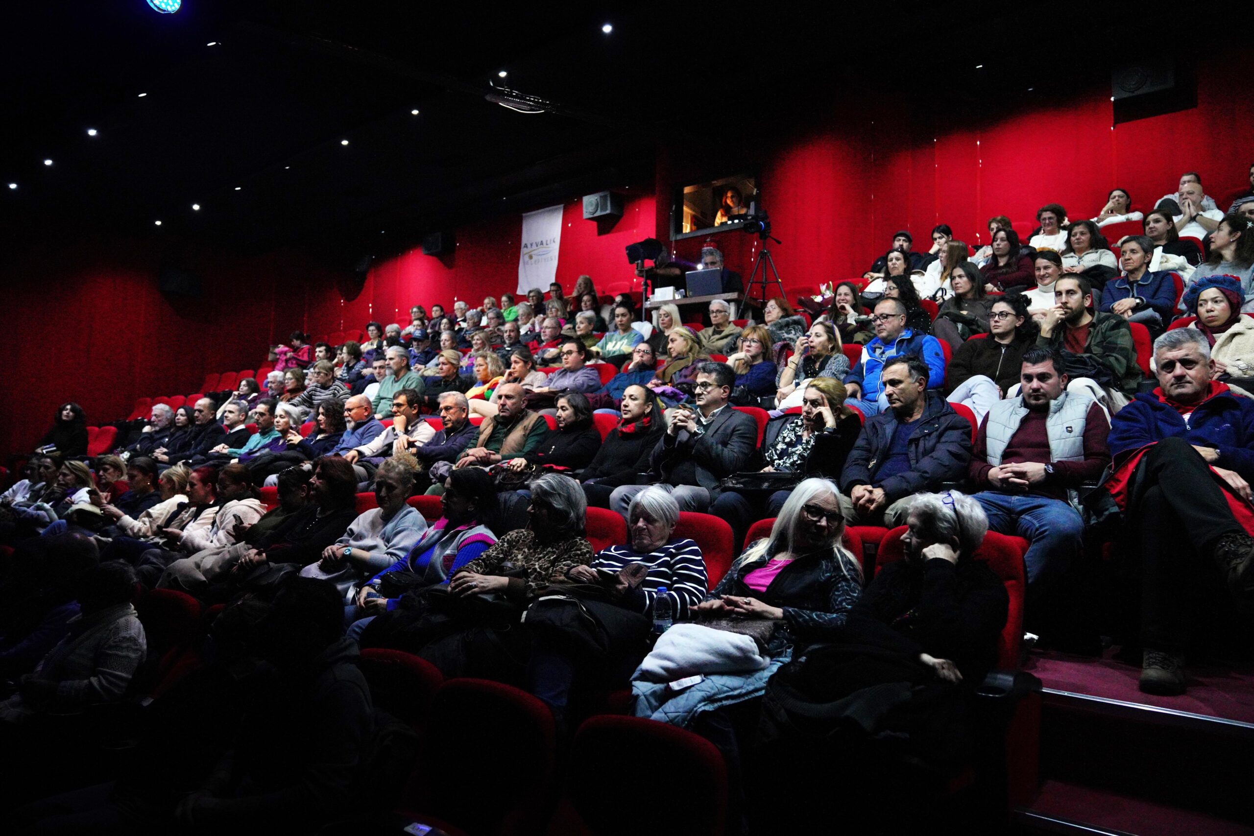 Kadına şiddeti bir silahın gözünden anlatan “Müdahil” adlı oyun, 27