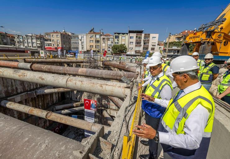 Ekonomik krizin etkilerine rağmen İzmir’de son iki yılda yatırımlar aksamadı.