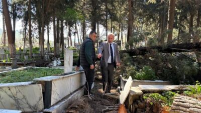 İzmir Büyükşehir Belediyesi, kentte etkili olan şiddetli yağış ve fırtınanın