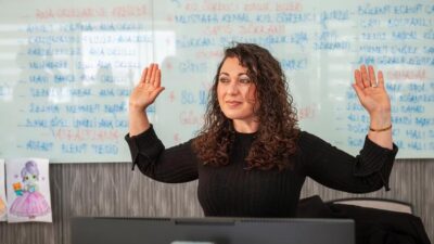 Karşıyaka Belediyesi, mesai öncesi ofis egzersizi uygulaması başlattı. Gençlik ve