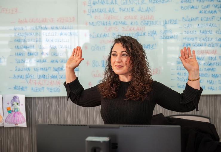 Karşıyaka Belediyesi, mesai öncesi ofis egzersizi uygulaması başlattı. Gençlik ve