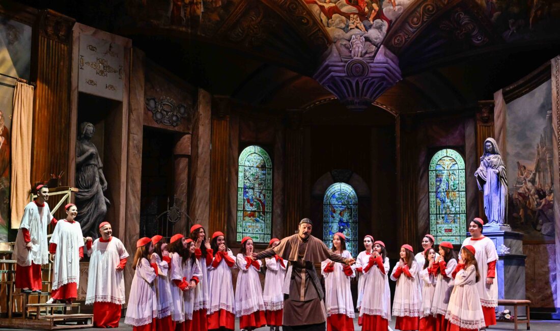 İzmir Devlet Opera ve Balesi (İZDOB), dünya opera repertuvarının öne