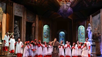 İzmir Devlet Opera ve Balesi (İZDOB), dünya opera repertuvarının öne