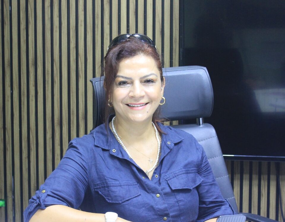 Tuna Büyükşahin yazar fotoğrafı