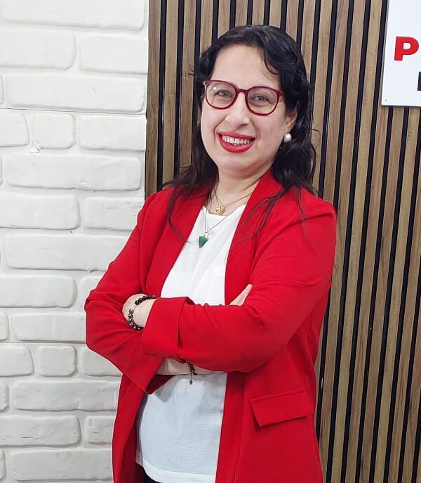 Gulay Dilbaz yazar fotoğrafı