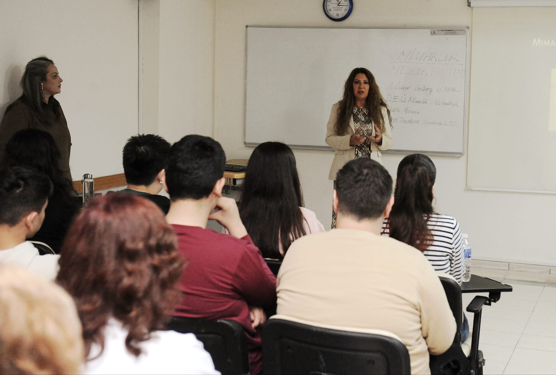 Karşıyaka Belediyesi İsmail Hakkı Tonguç Gençlik Eğitim Merkezi, öğrencilerin kariyer