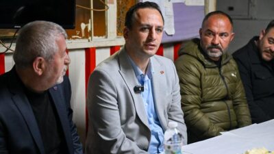 Bornova Belediye Başkanı Ömer Eşki, sabah saatlerinde EVKA-4 minibüs durağını