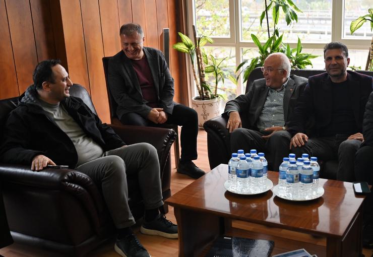 Bornova Belediye Başkanı Ömer Eşki, İzmir 3. Sanayi Sitesi’nde düzenlenen