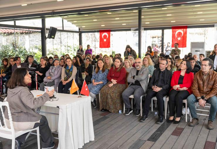 Türk edebiyatının usta kalemi Latife Tekin, Bornova Belediyesi’nin ev sahipliğinde