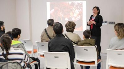 İzmir Büyükşehir Belediyesi’nin “Patili Dostumuz” projesiyle engelli çocuklar ve aileleri,