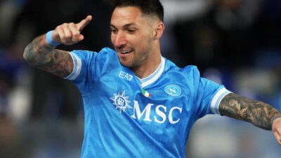 Napoli, İtalya 1. Futbol Ligi'nin (Serie A) 31. haftasında kendi