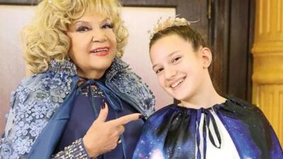 Nevra Serezli, “Sihirli Annem: Periler Okulu” filminde torunlarıyla birlikte kamera