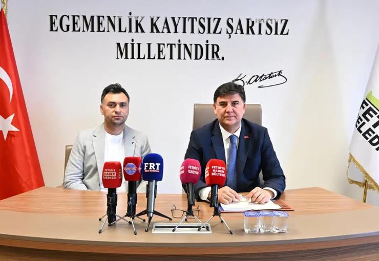 Fethiye Belediye Başkanı Alim Karaca, DMD hastası Yusuf Eymen'in tedavisi