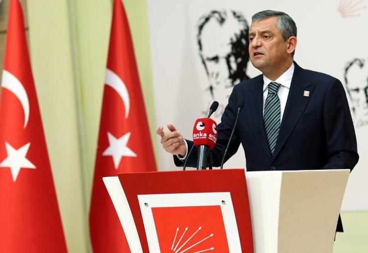 CHP Genel Başkanı Özgür Özel, partisinin grup toplantısında İzmir’de günlerdir