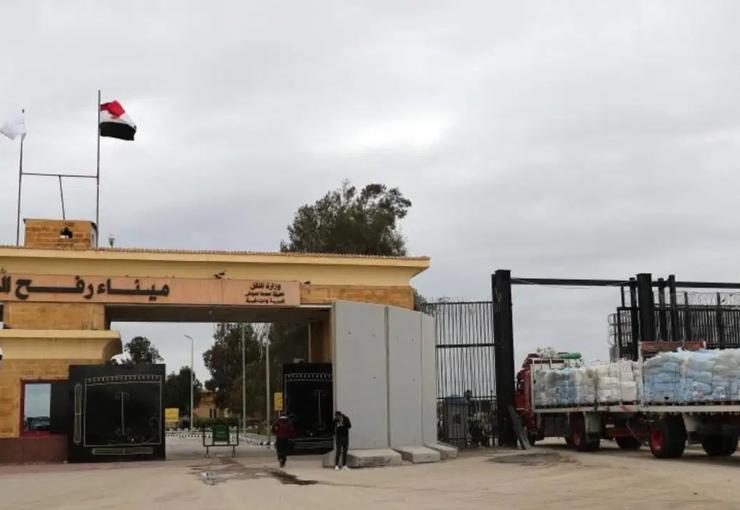 İsrail'in sınırlı izin verdiği Refah Sınır Kapısı'ndan hasta ile yaralıların