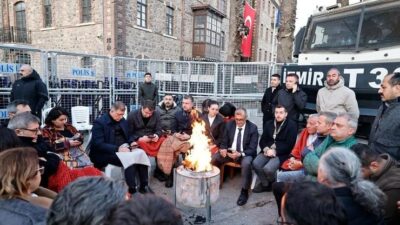 İzmir Büyükşehir Belediyesi'ne ait Meslek Fabrikası binasına el koyma işlemlerine