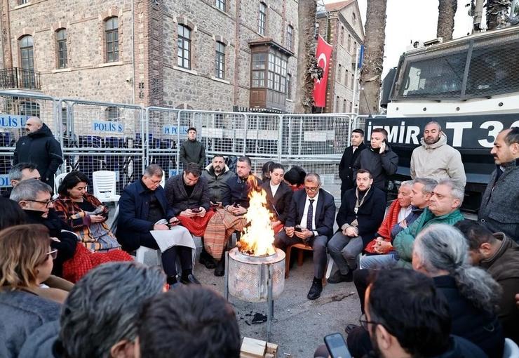 ge'nin Sesi- İzmir Büyükşehir Belediyesi Meslek Fabrikası Binası'nın Vakıflar Genel