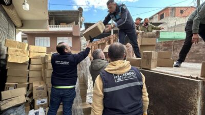 Gelen ihbar üzerine harekete geçen Konak Belediyesi zabıta ekipleri, halk