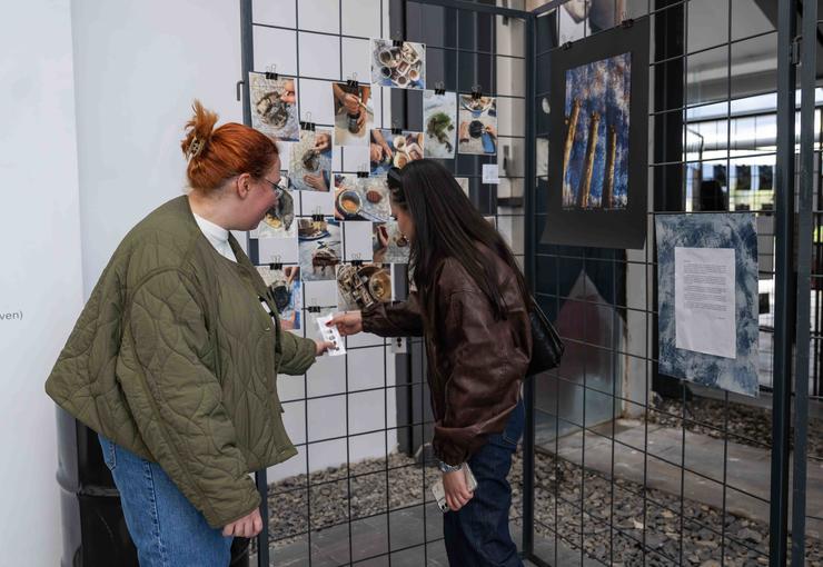 Bornova Belediyesi’nin ev sahipliğinde, Yeşilova Höyüğü Ziyaretçi Merkezi’nde düzenlenen “Antik