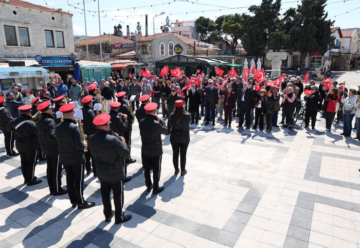 Foça’da, Ulu Önder Gazi Mustafa Kemal Atatürk’ün kente gelişinin 92.