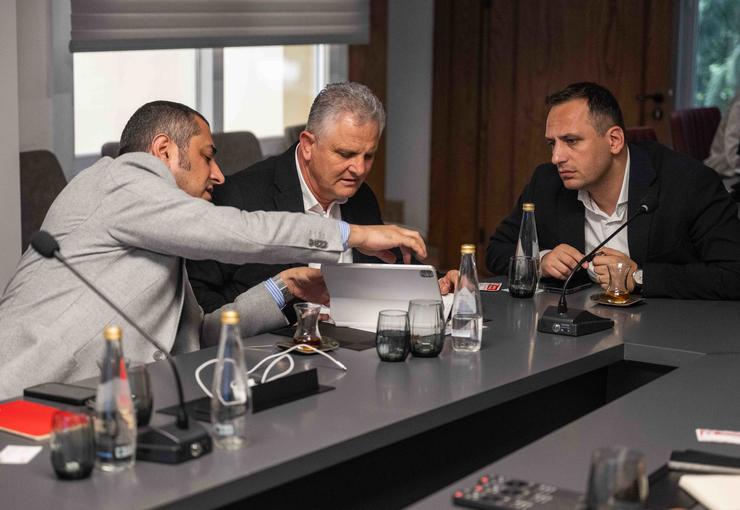 Bornova Belediye Başkanı Ömer Eşki, İZSU ve Gediz Elektrik yetkilileriyle