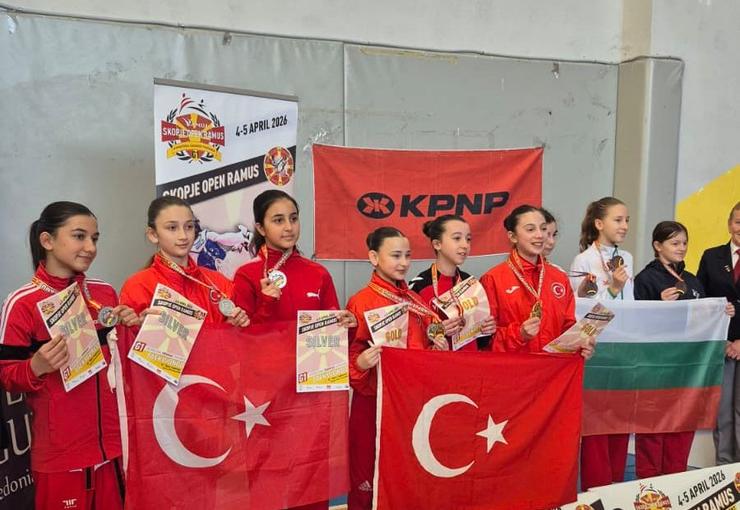Makedonya’da düzenlenen Uluslararası Taekwondo Teknik Poomsae Şampiyonası’nda Seferihisar Belediyesi sporcuları