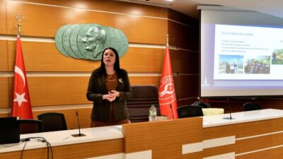 Bornova Belediyesi’nin ev sahipliğinde, Nevzat Kavalar Kültür Merkezi’nde düzenlenen eğitim