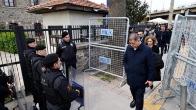 Mülkiyeti İzmir Büyükşehir Belediyesi’ne ait olan tarihi Meslek Fabrikası binasına