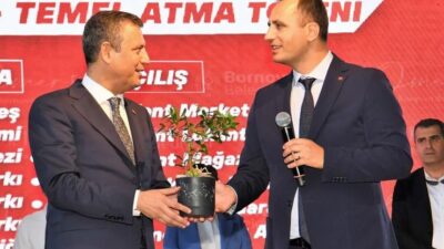 CHP Genel Başkanı Özgür Özel, İzmir’de yürütülen iki ayrı soruşturma