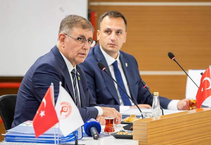 Bornova Belediye Başkanı Ömer Eşki 'Nitelikli dolandırıcılık' ve 'Resmi belgede