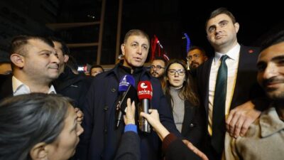 Bornova Belediye Başkanı Ömer Eşki, çıkarıldığı nöbetçi mahkeme tarafından serbest