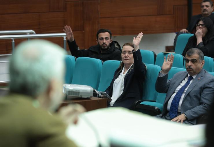 2025 Yılı Faaliyet Raporu’nun kabul edildiği Konak Belediye Meclisi’nde konuşan