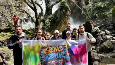 İzmir Büyükşehir Belediyesi tarafından düzenlenen Efes Mimas Yolu bahar yürüyüşünde