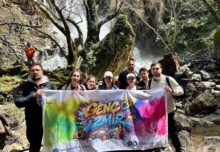 İzmir Büyükşehir Belediyesi tarafından düzenlenen Efes Mimas Yolu bahar yürüyüşünde