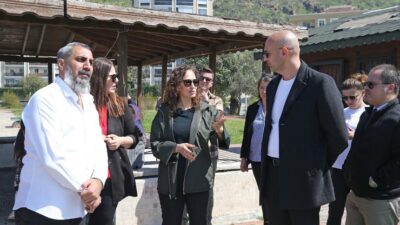 Karşıyaka Belediyesi, ilçe genelindeki parkları tek tek yenileyerek daha modern,