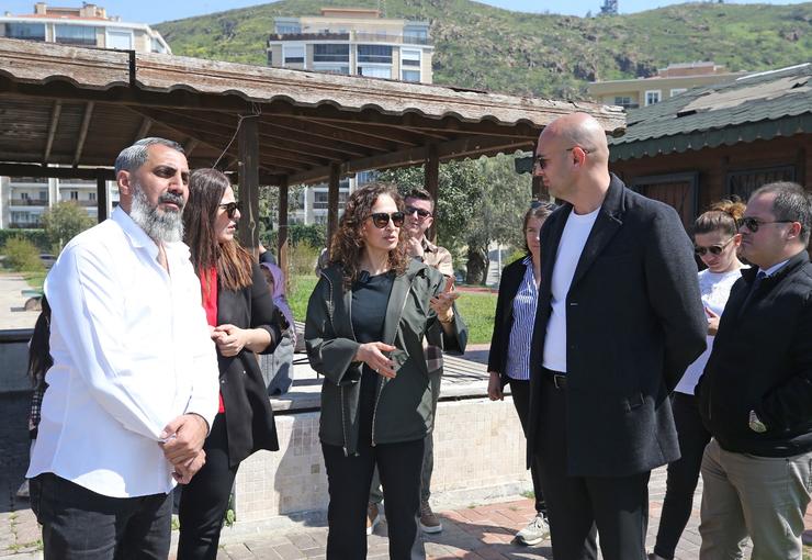 Karşıyaka Belediyesi, ilçe genelindeki parkları tek tek yenileyerek daha modern,