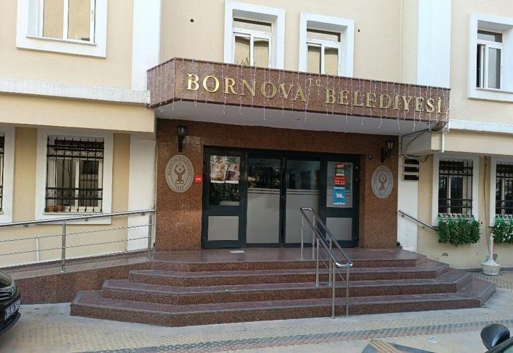 İzmir Cumhuriyet Başsavcılığı tarafından Bornova Belediyesi’nde yürütülen soruşturma kapsamında aralarında