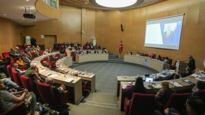 Gaziemir Belediyesi’nin 2025 yılı Faaliyet Raporu’nun kabul edildiği meclis toplantısında