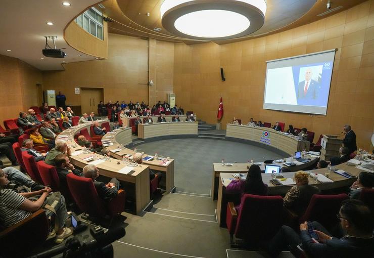 Gaziemir Belediyesi’nin 2025 yılı Faaliyet Raporu’nun kabul edildiği meclis toplantısında