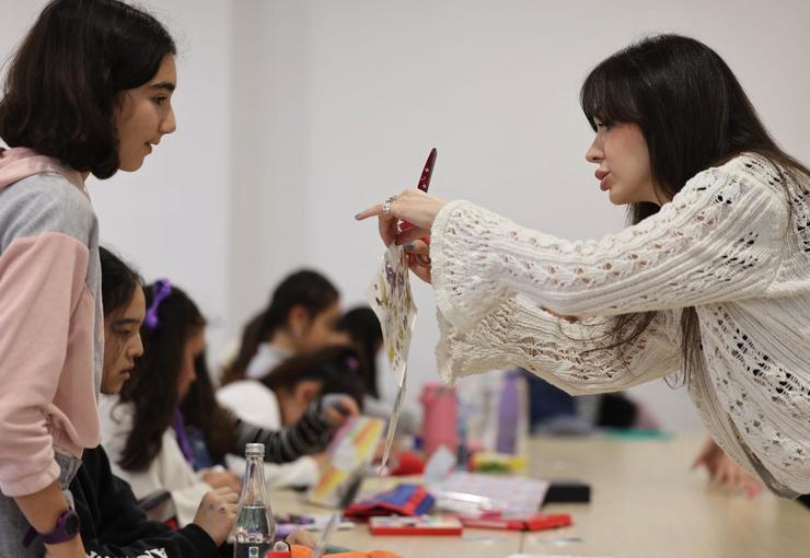 İzmir Büyükşehir Belediyesi, çocukların ufkunu açan projelere ev sahipliği yapıyor.