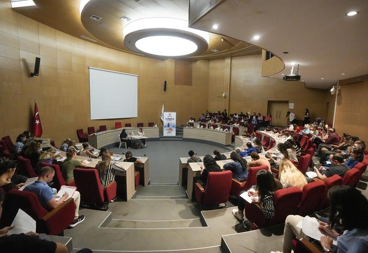 Gaziemir Belediyesi’nin, iş arayan yurttaşlarla personel ihtiyacı bulunan işletmeleri buluşturmak