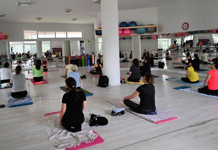 Bornova Belediyesi Spor İşleri Müdürlüğü tarafından kadınlara yönelik olarak düzenlenen