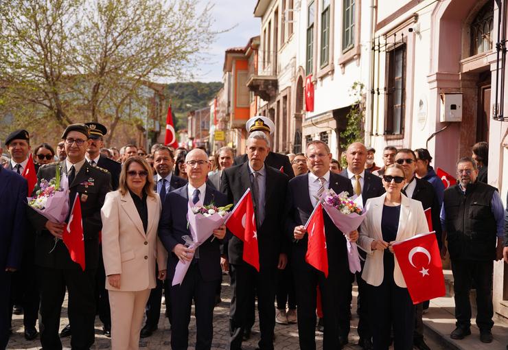 Türkiye Cumhuriyeti'nin kurucusu Gazi Mustafa Kemal Atatürk’ün Ayvalık'a gelişinin 92'inci