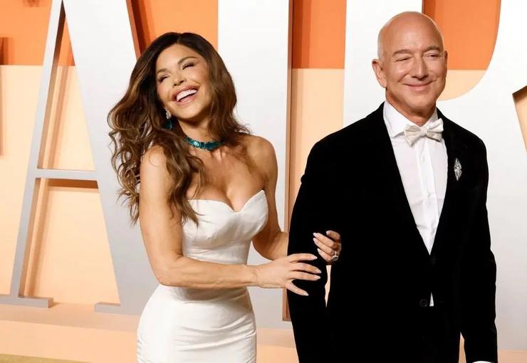 Dünyanın en zengin iş insanlarından Jeff Bezos ile geçtiğimiz yaz