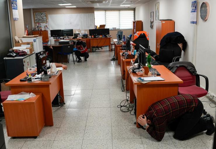 İzmir Büyükşehir Belediyesi, Oğuzlar Ek Hizmet Binası’nda düzenlediği deprem ve