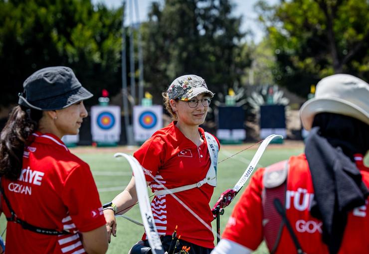 İzmir Büyükşehir Belediyesi Spor Kulübü’nün milli okçusu Dünya Yenihayat, Dünya