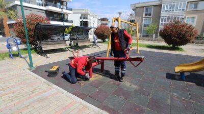 Menderes Belediyesi, Tütüncüoğlu Parkı’nda yenileme çalışması gerçekleştirdi.