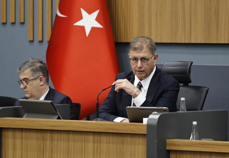 İzmir Büyükşehir Belediye Meclisi’nde konuşan Başkan Dr. Cemil Tugay, çamur