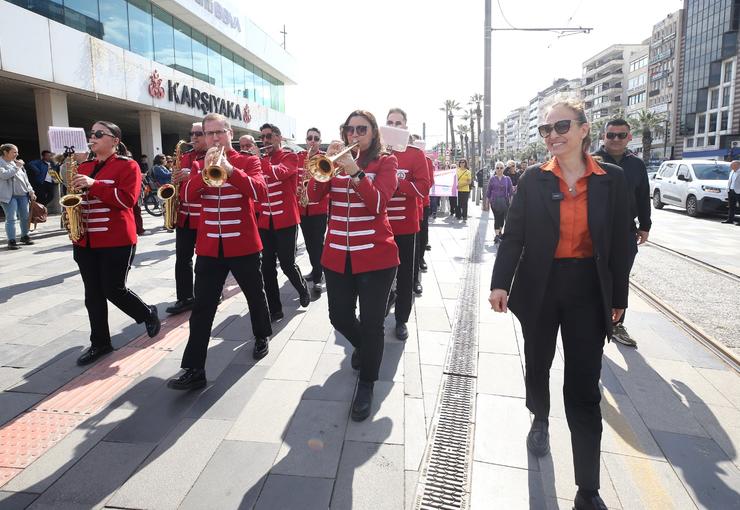 Karşıyaka Belediyesi, 15-19 Nisan tarihleri arasında sanatseverleri ‘Oldies Müzik Festivali’