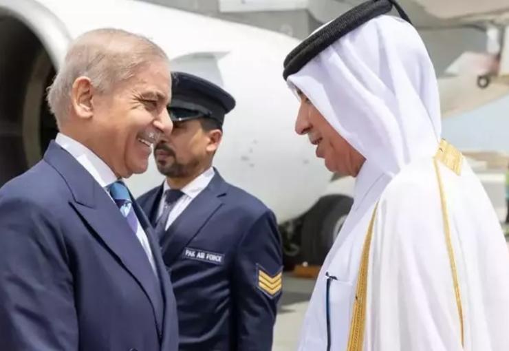 Pakistan Başbakanı Şahbaz Şerif, Suudi Arabistan'daki temaslarının ardından Katar'a geldi.